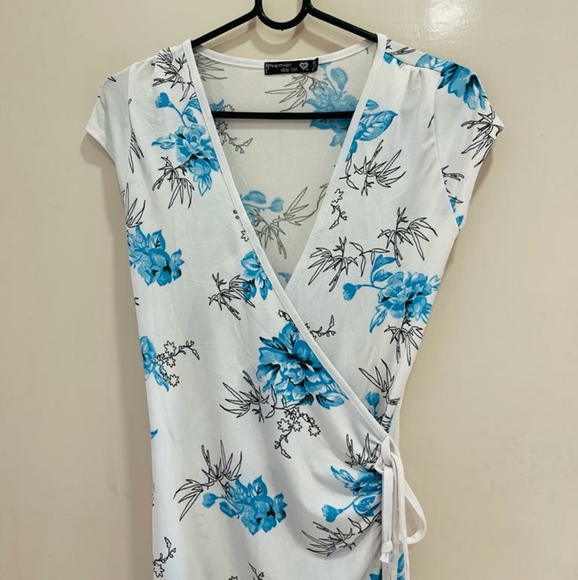 White v neck dress - Picture 11 of 12